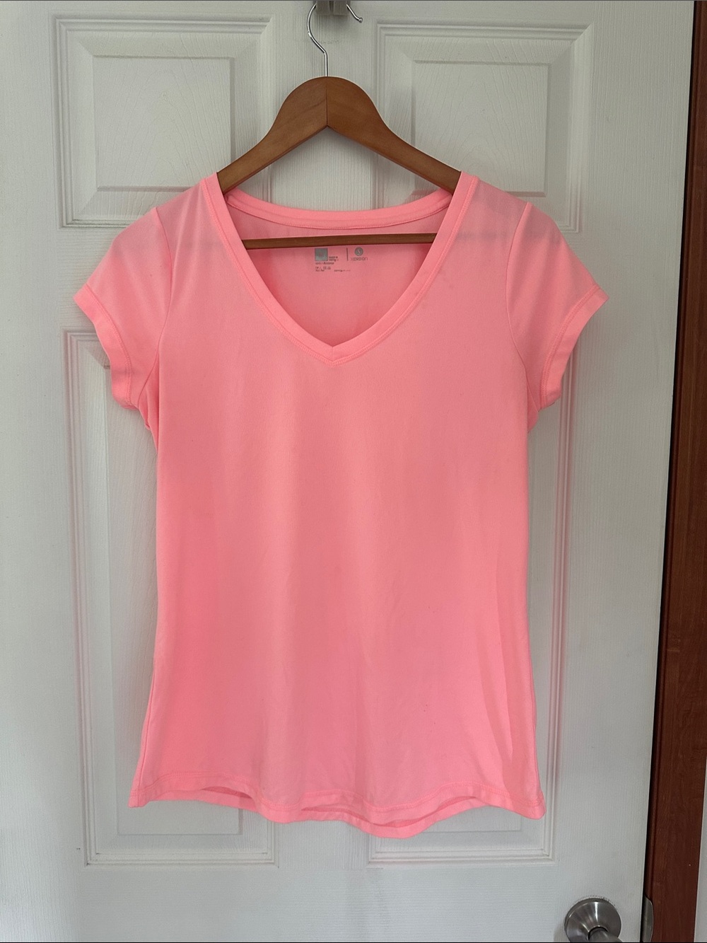 EUC 4/$20 Xersion Neon Pink V-Neck Short Sleeve Tee
